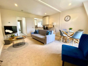 Regents Terrace - City Centre Location - Over Looking Parkers Piece! Private Entrance